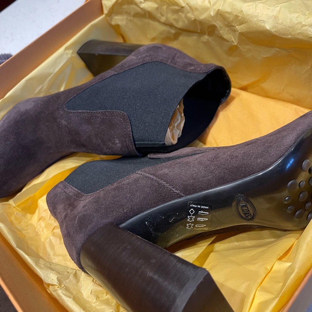 Tods ankle booths brown suade